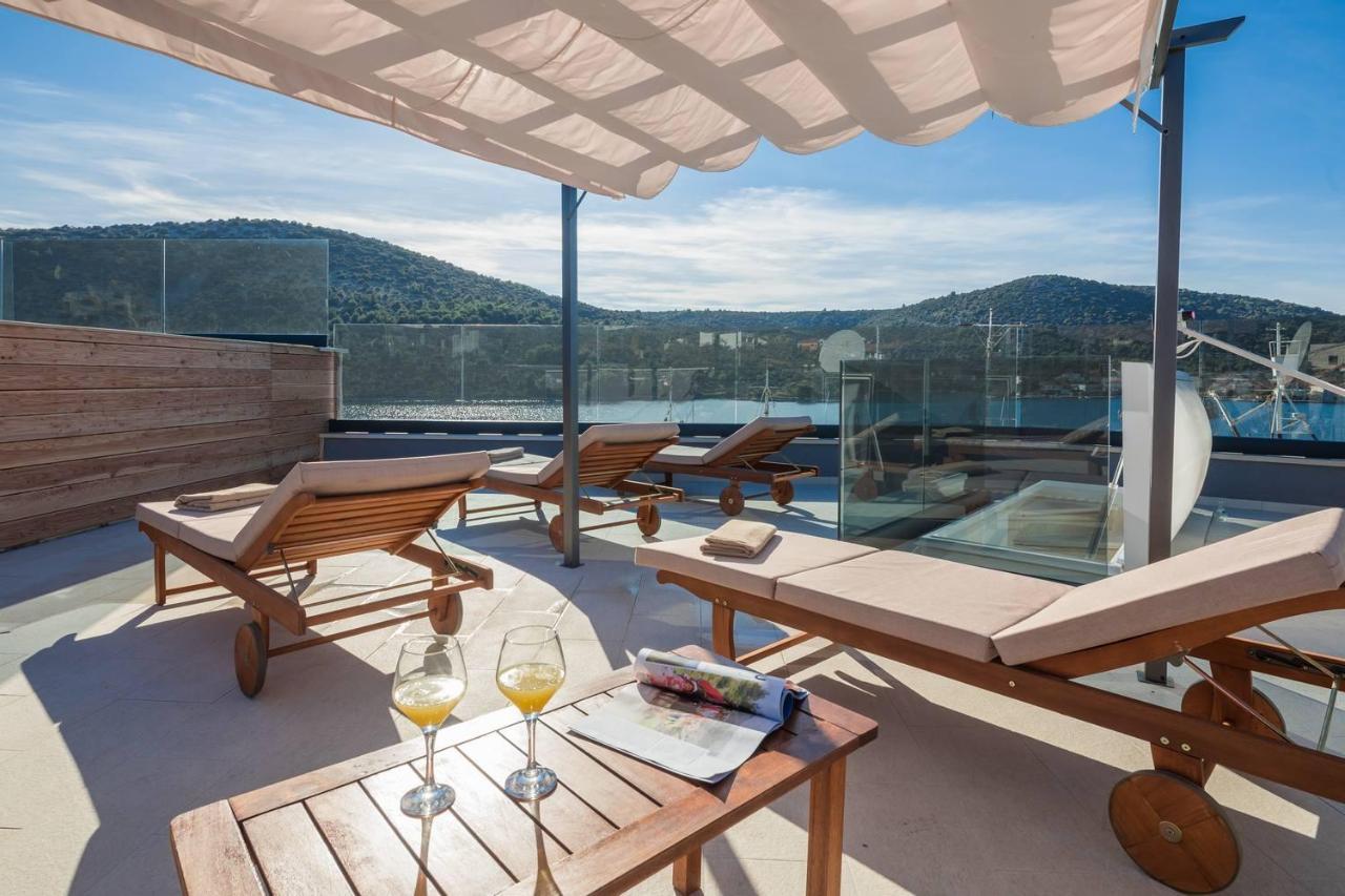 Beachfront Luxury Villa Vinišće Buitenkant foto