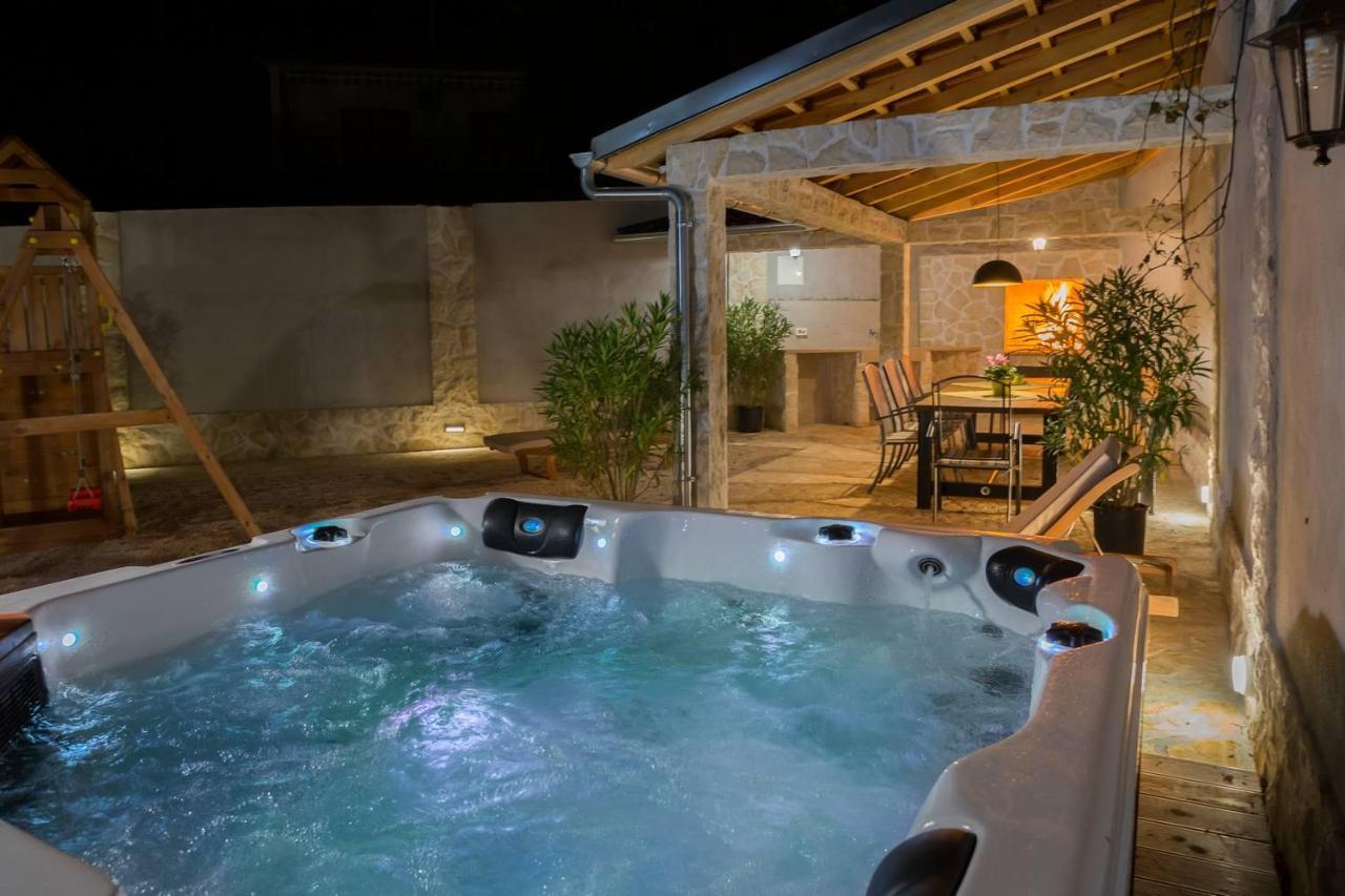 Beachfront Luxury Villa Vinišće Buitenkant foto